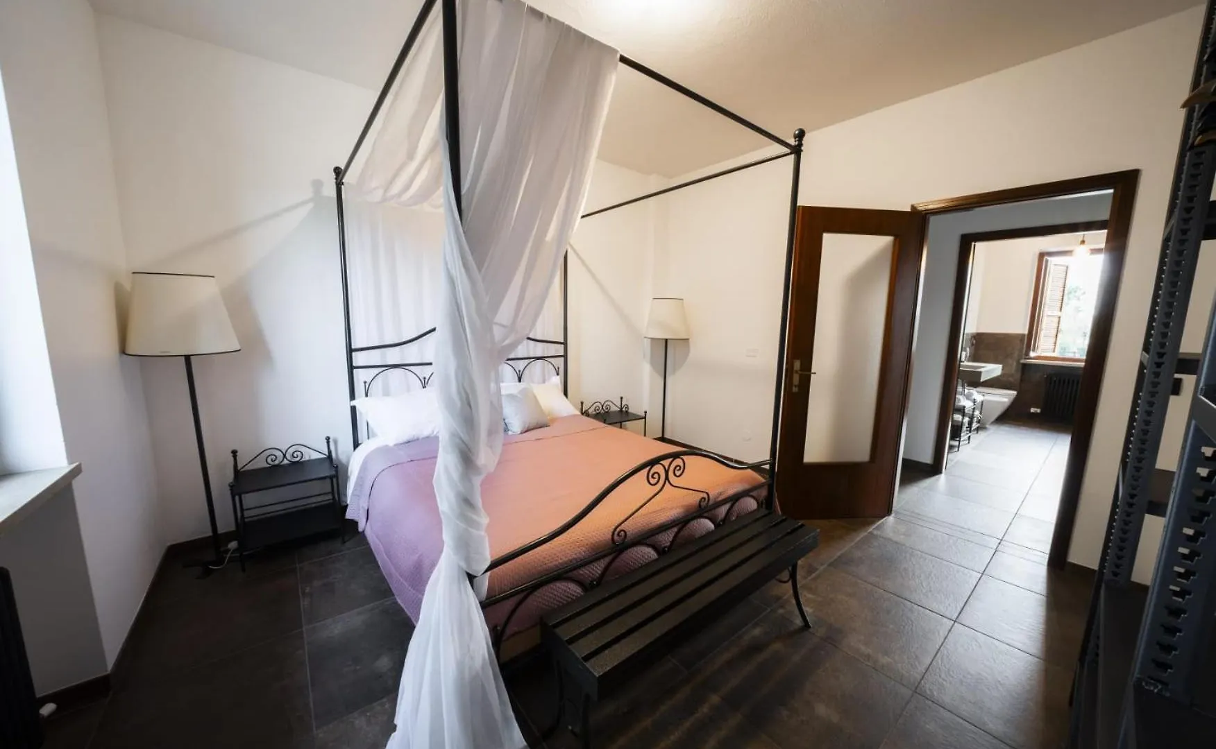 Tenuta Oasi Del Cavallo ソンマカンパーニャ 0*,  イタリア